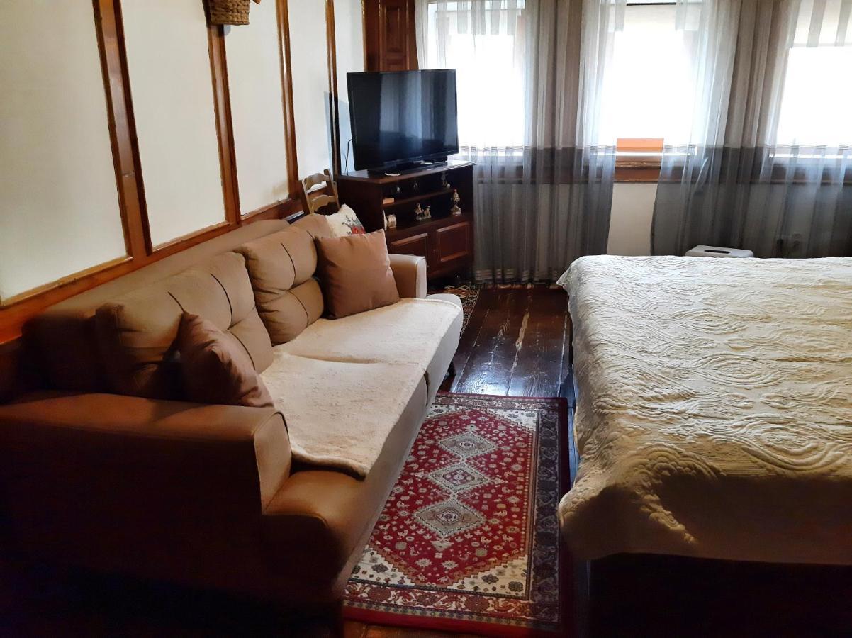 Kulla Dula Guesthouse Gjakova Exteriér fotografie